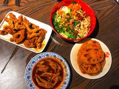 -爆炸头阿姨小四川正宗川味小吃(无任何分店)
