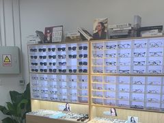 -天空之镜眼镜店蔡司依视路配镜授权零售店(望京颐堤港店)