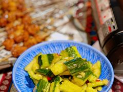 拍一根黄瓜吃吃-火塘云南烧烤大排档