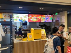 -麦当劳(上海虹桥站30B检票口楼上)