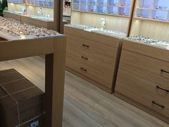 -天空之镜眼镜店蔡司依视路配镜授权零售店(望京颐堤港店)