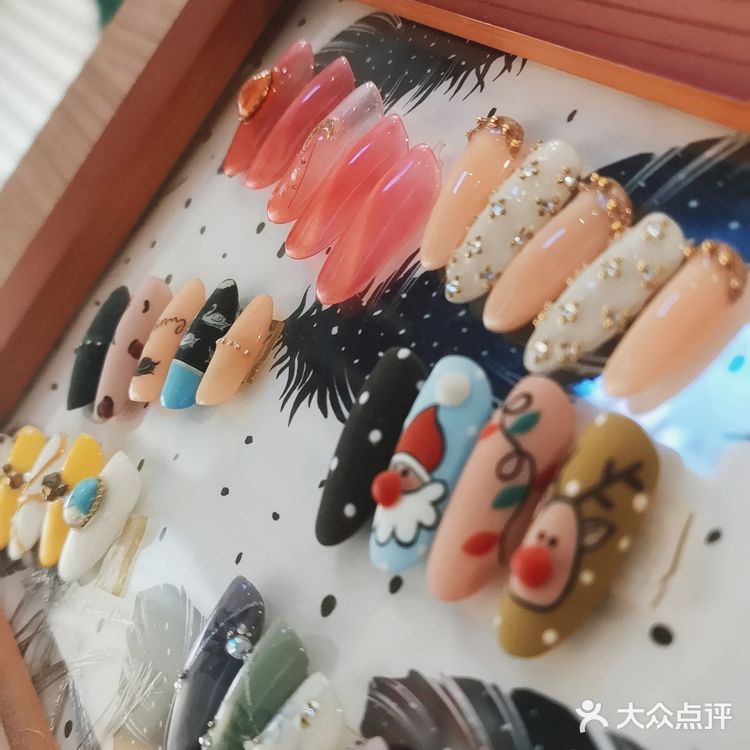 绿色的夏天，你需要一个清新显白的美甲[加油]
