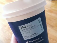 珞珈樱花拿铁-瑞幸咖啡(怡富广场店)