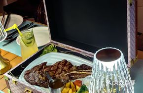 Fruitwood Tomahawk Steak
