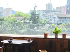 -包整·丝娃娃(一览甲秀楼风景店)