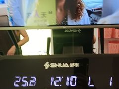 -发条鸭无人健身房(浦东北艾路店)