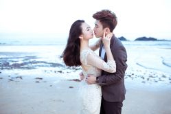 -现代经典婚纱摄影
