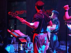 -FOUR PLAY BAR