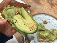 牛油果煮蛋吐司-RAC BAR(安福路店)