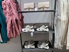 -URBAN REVIVO(西安Momopark店)