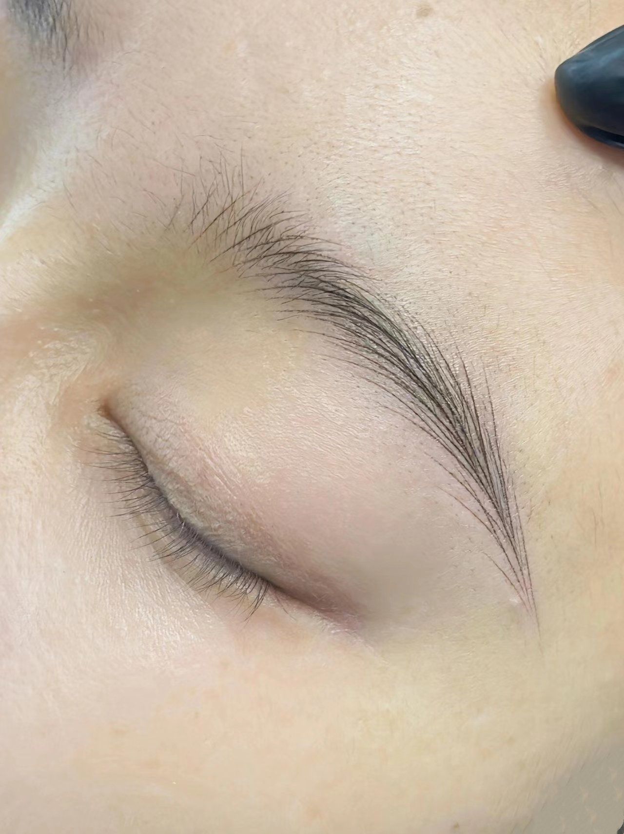 眉的自然度非常高,仿佛是天生的眉毛自然度
"眉毛看起来非常自然