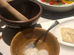 巧手擂沙汤圆-杭州新新饭店·1913餐厅