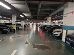 -奥特莱斯停车场