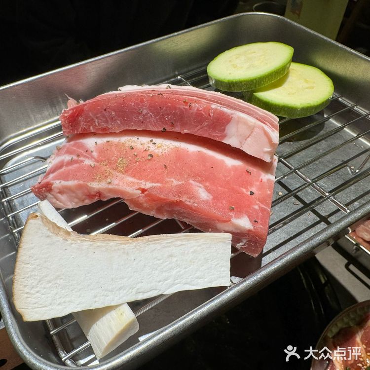 我奶奶排的蚂蚁洞终于轮到我们桌了!