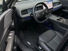 -小鹏汽车体验中心(苏州龙湖狮山天街店)