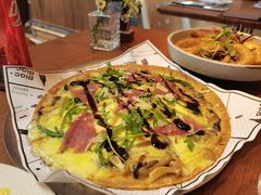 黑松露火腿菌菇芝士薄饼-Blac+Blac(中海环宇荟店)