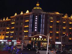 -布尔津河堤夜市
