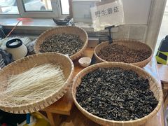 -粘豆包柴火铁锅炖