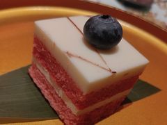 红丝绒白巧蛋糕-赤坂亭·M9和牛烧肉·铁板烧·日料398放题(长泰广场店)