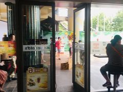 门面-麦当劳(百联西郊购物中心店)