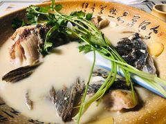 砂锅鱼头-75幢私房菜馆