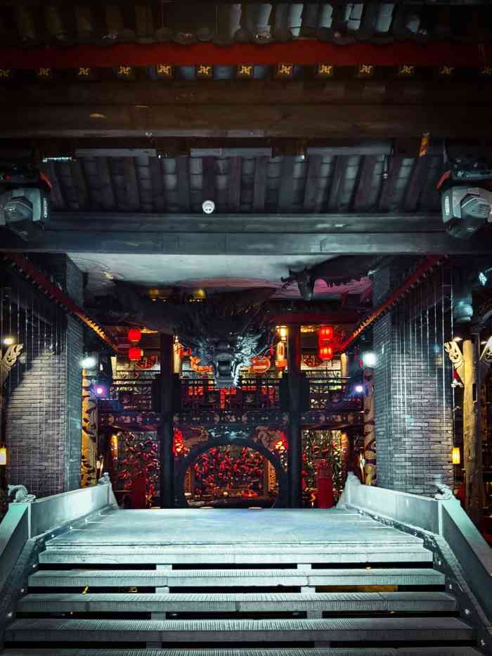 小龙坎火锅在成都春熙路的生意每次去都是长长的对这个也是他们一个