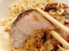 猪颈肉芝士捞公仔面-新记餐厅(香槟大厦店)