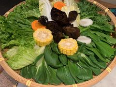 -尚尚仙·酸汤猪手·猪肚鸡火锅(华联万柳购物中心店)