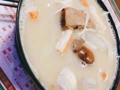 浓汤鱼汁小锅米线-肥汁米蘭香港米线(宁波路总店)