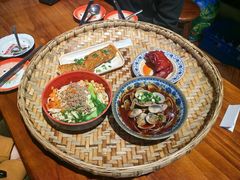 -爆炸头阿姨小四川正宗川味小吃(无任何分店)