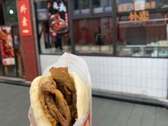 锅盔夹卤肉外-洞子口张老二凉粉(文殊院店)
