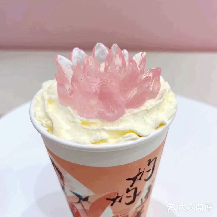 茶饮届与汉服届的首次跨界联名体验店