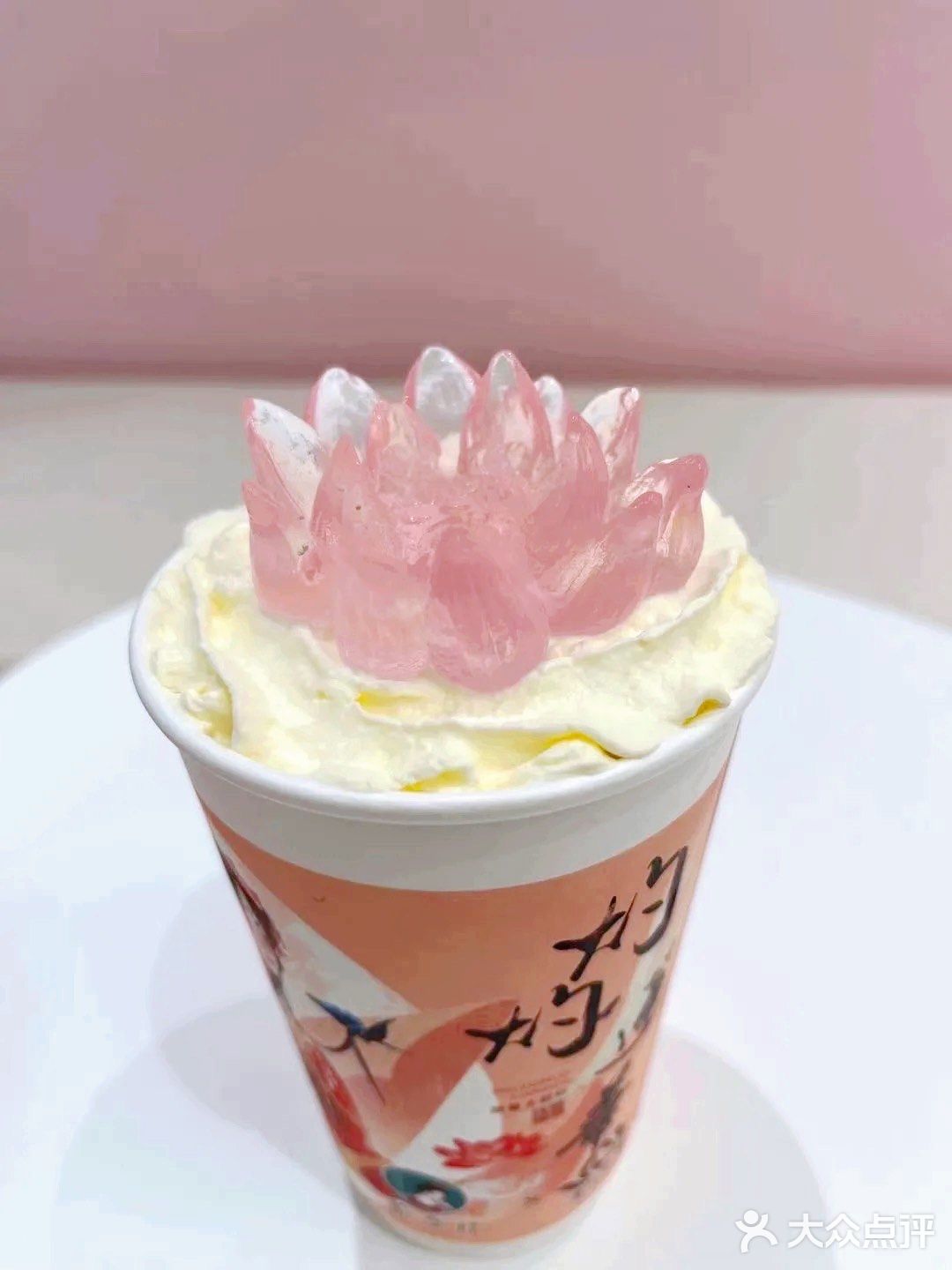 茶饮届与汉服届的首次跨界联名体验店