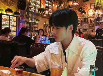 最近打卡一家 氛围超级好的酒吧