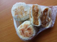 蛋黄肉松月饼-长发西饼(临顿路店)