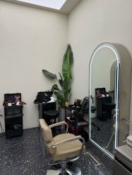 -Hair Co.一间沙龙