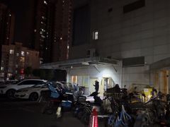 -沃尔玛购物广场-停车场