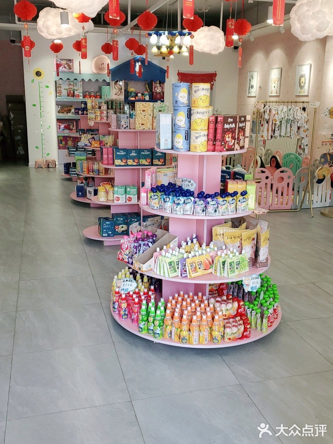 保利罗兰的母婴店