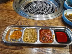 -明洞阿姨·韩式酱蟹烤肉·创意料理(三元桥店)