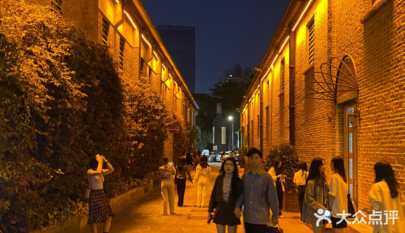 粤上瘾|在最小资文艺的街陶醉于最美的夜色