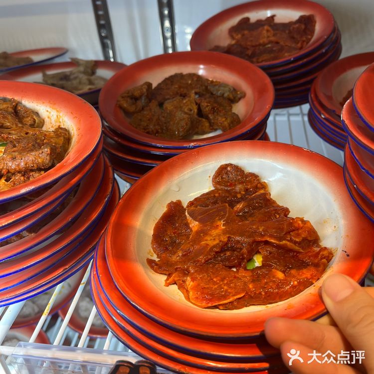 万物皆可烫！大盘子是他们家特色！一盘满满成都味道