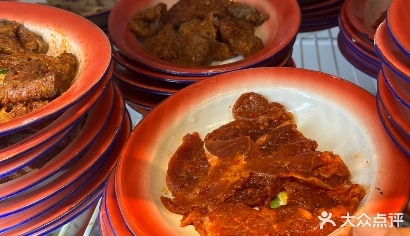 万物皆可烫！大盘子是他们家特色！一盘满满成都味道