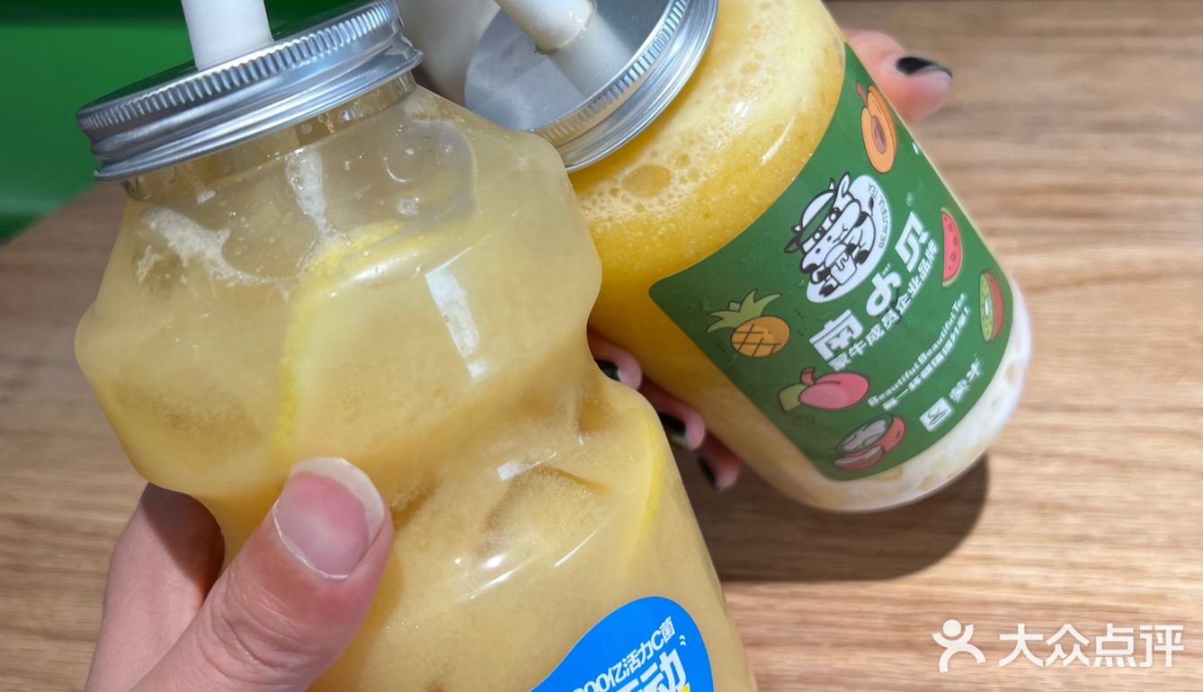 蒙牛跨界做奶茶❓南小贝来宁波啦‼️