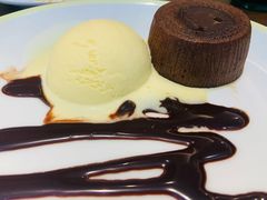 巧克力熔岩蛋糕配香草冰淇淋-萨莉亚意式餐厅(杭州西溪龙湖天街店)