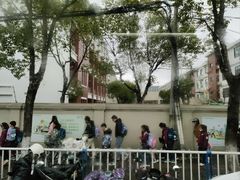 -上海市松江区九里亭外国语实验学校