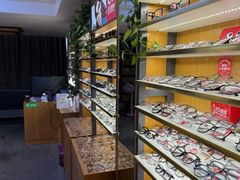 -优医视平价眼镜超市蔡司依视路折扣(小马厂店)