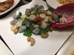 果仁火龙果炒虾球-浙江安吉JW万豪酒店·万豪中餐厅