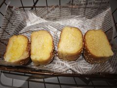 软香黄油面包佐芝士焗菌菇酱-西堤厚牛排(国瑞店)