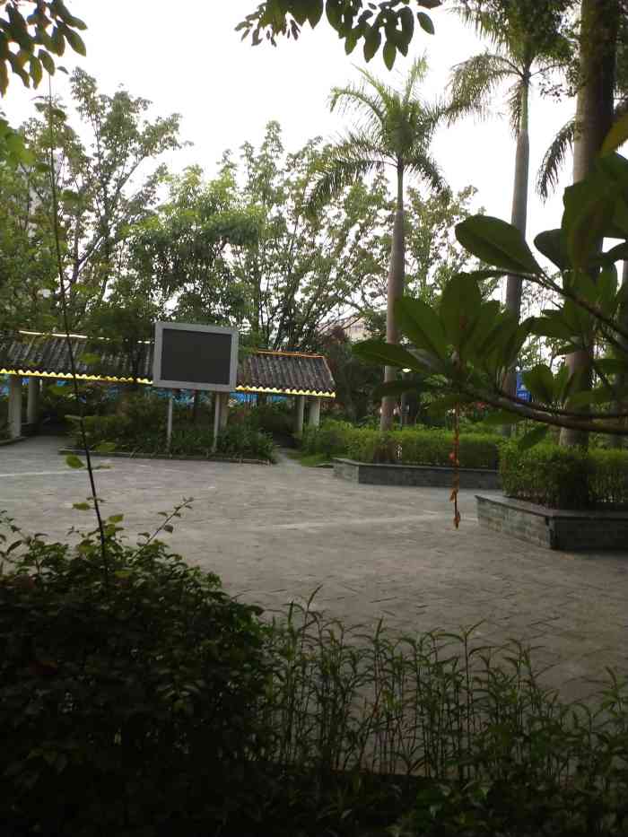 铁岗公园-"铁岗公园位于足球公园对面,企龙山公园正对.