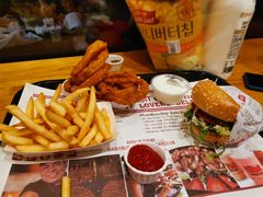 -The Habit Burger Grill 哈比特汉堡(爱琴海店)